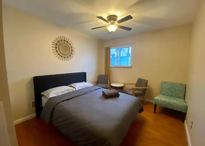 Historic Townhouse Oasis With En-Suite Bathroom