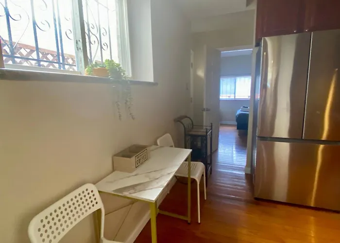Historic Townhouse Oasis With En-Suite Bathroom
