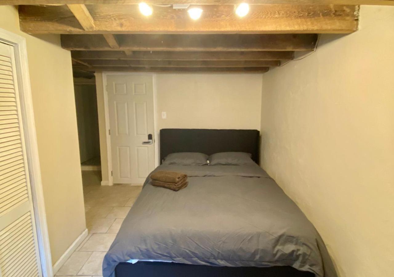 Historic Townhouse Oasis With En-suite Bathroom Apartment